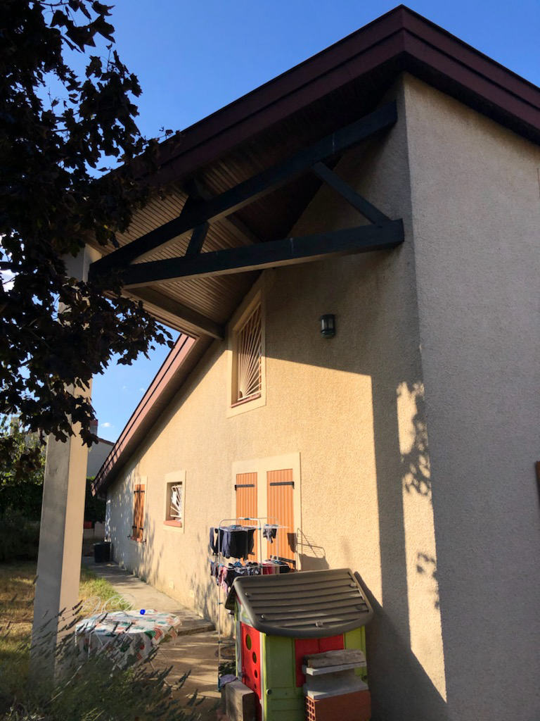 Façade d'une maison à Escalquens avant isolation thermique par l'extérieur – crépi d'origine