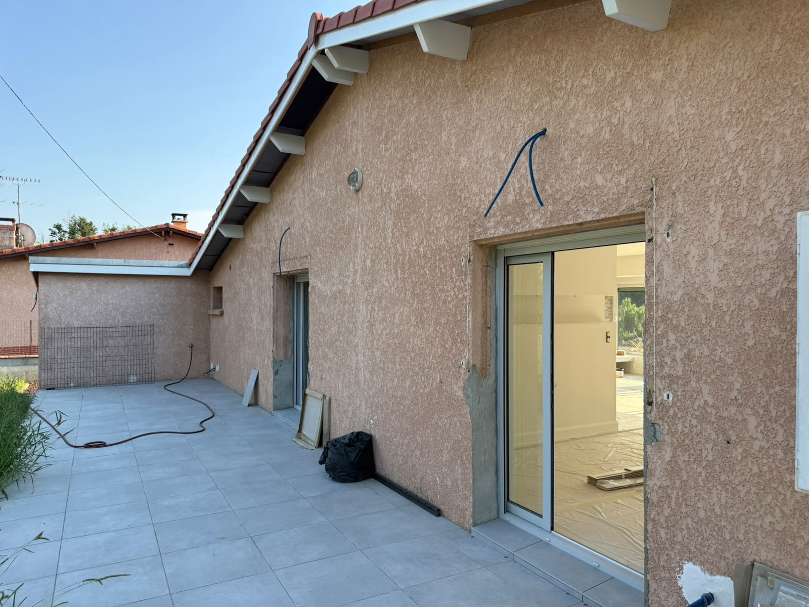 Façade côté terrasse avant travaux — isolation thermique par l'extérieur au Vernet (31810)