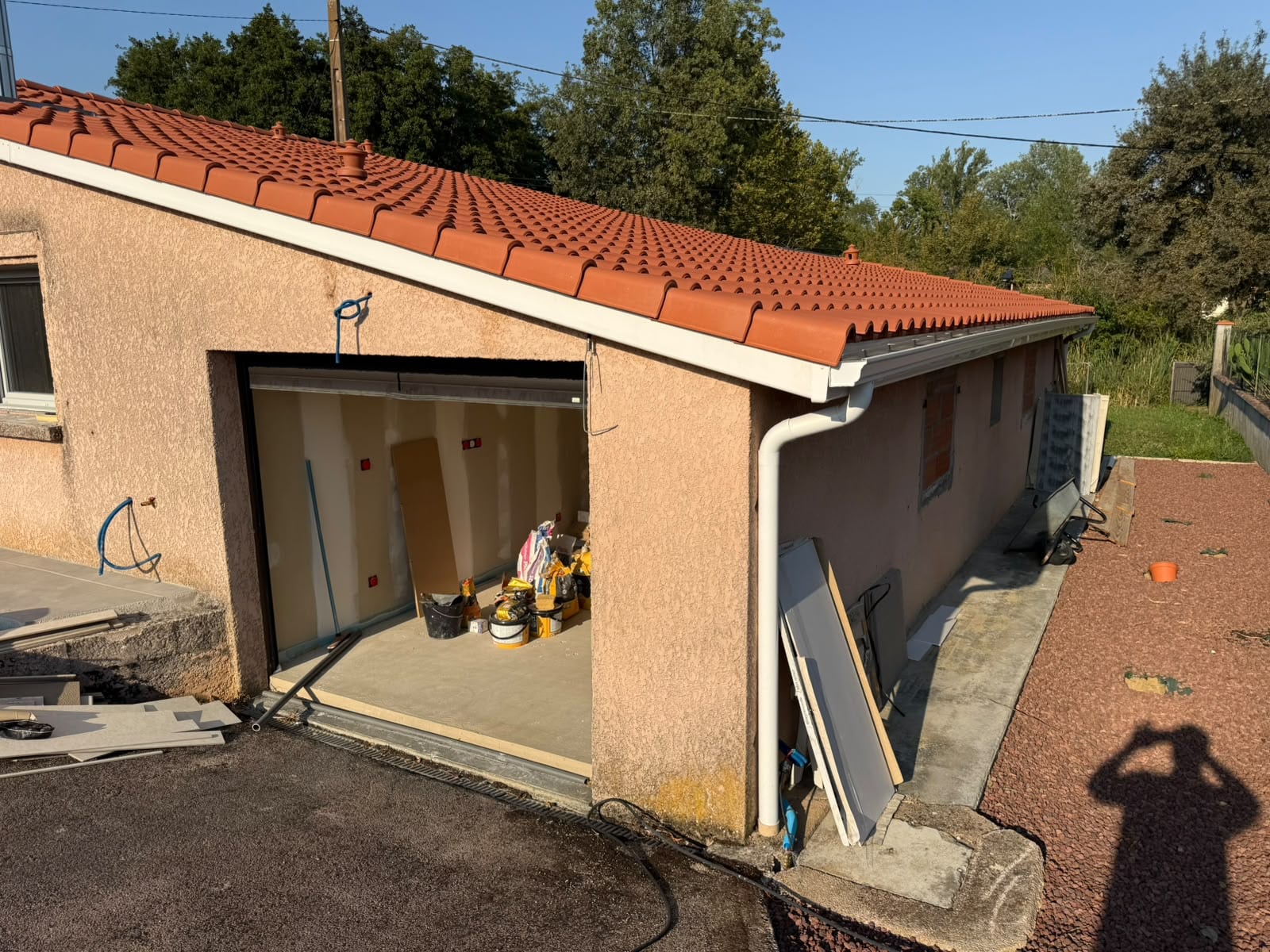 Garage avant travaux — isolation thermique par l'extérieur au Vernet (31810)