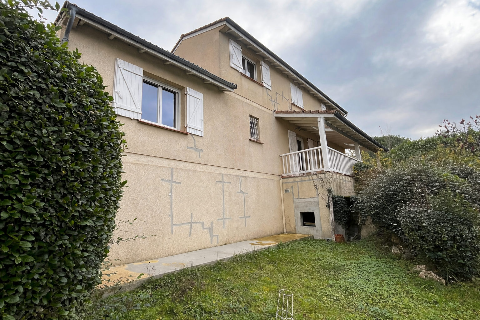 Isolation (ITE) et Ravalement à Pibrac – 250 m² rénovés - Avant